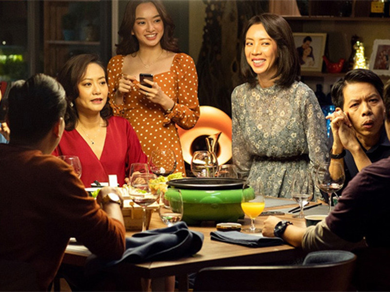 Phim “Tiệc trăng máu” chính thức gia nhập câu lạc bộ phim Việt có doanh thu trăm tỷ khi công chiếu. Ảnh: Người lao động