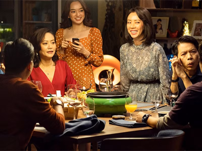 Phim “Tiệc trăng máu” chính thức gia nhập câu lạc bộ phim Việt có doanh thu trăm tỷ khi công chiếu. Ảnh: Người lao động