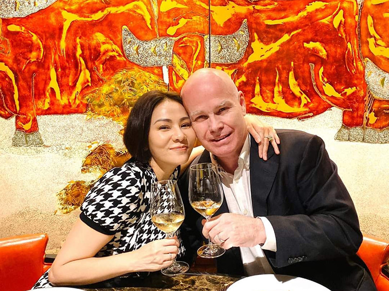 Khi vợ sắp lâm bồn, ông xã ngoại quốc của Thu Minh bỏ ra 4 triệu USD (85 tỷ) mua căn hộ penthouse ở khu vực trung tâm TP HCM để tặng con trai đầu lòng.