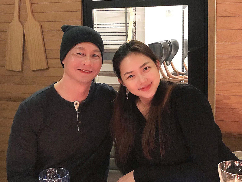 Doanh nhân Đức An - ông xã người mẫu Phan Như Thảo xây ba căn biệt thự tại các điểm du lịch ở Việt Nam làm quà mừng con gái khi cô nhóc chuẩn bị chào đời.