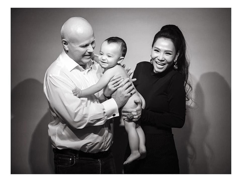 Trước Trang Trần, nhiều sao Việt cũng chi tiền tỷ tặng quà thiên thần nhỏ của mình. Vợ chồng Thu Minh là một trong số đó.