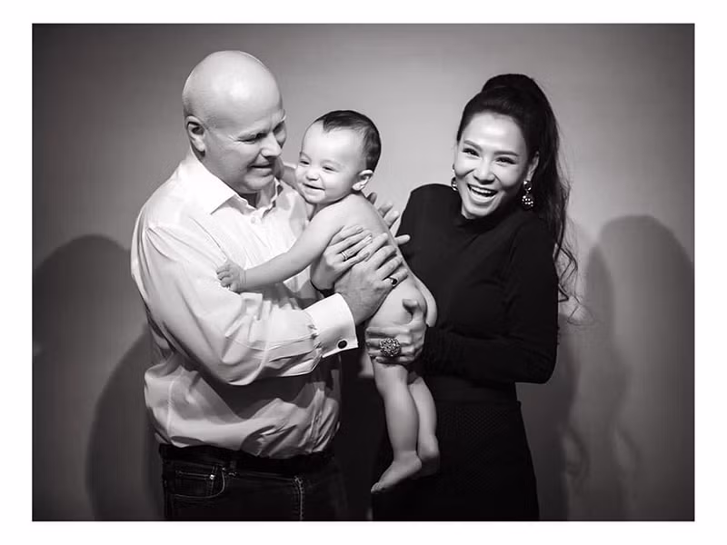 Trước Trang Trần, nhiều sao Việt cũng chi tiền tỷ tặng quà thiên thần nhỏ của mình. Vợ chồng Thu Minh là một trong số đó.