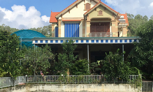 Bat ngo gia the “khong phai dang vua” cua Hoa hau Do Thi Ha