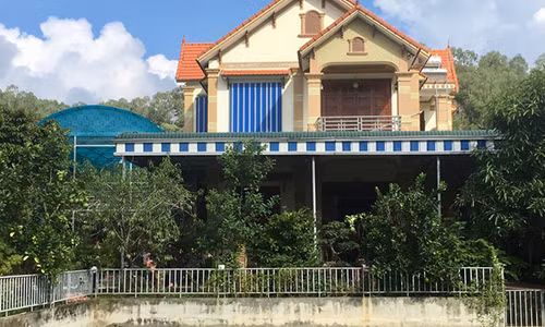 Bat ngo gia the “khong phai dang vua” cua Hoa hau Do Thi Ha