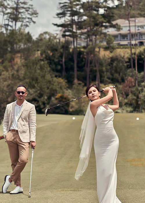 Nữ MC được bạn trai cầu hôn vào tháng 7/2020 ở sân golf.