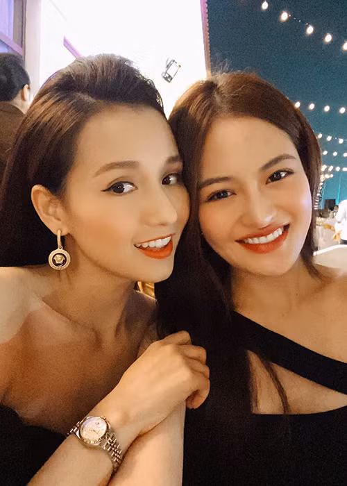 Lã Thanh Huyền chia sẻ hình ảnh tiệc cưới của Thu Hoài.