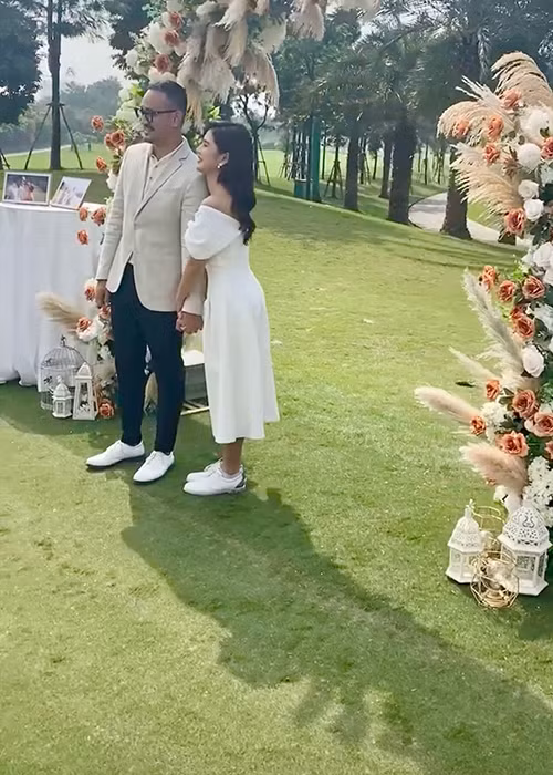 Loat anh hiem hoi trong dam cuoi MC Vu Thu Hoai o san golf