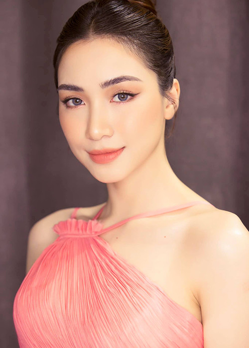 Mới đây, Hòa Minzy cập nhật ảnh đại diện kèm chú thích rất ngắn gọn: "Hòa đã đổi ảnh đại diện".