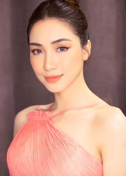 Mới đây, Hòa Minzy cập nhật ảnh đại diện kèm chú thích rất ngắn gọn: "Hòa đã đổi ảnh đại diện".