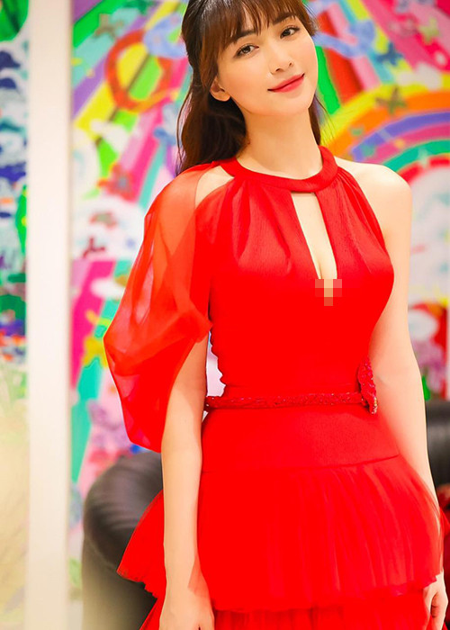 Một số cư dân mạng nghi ngờ Hòa Minzy mệt mỏi vì bị nhắc tên với Công Phượng. Tuy nhiên, có những ý kiến cho rằng nữ ca sĩ chỉ nói đến sức khỏe của mình.