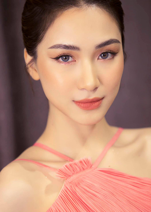 Hòa Minzy ngó lơ các bình luận liên quan đến đám cưới của Công Phượng trên trang cá nhân.