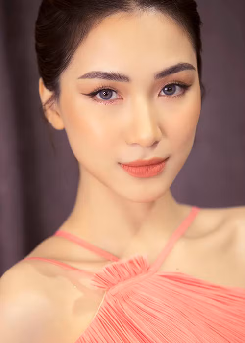 Hòa Minzy ngó lơ các bình luận liên quan đến đám cưới của Công Phượng trên trang cá nhân.