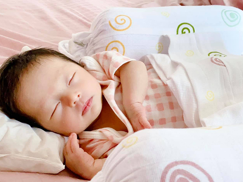 Khoảnh khắc ngủ say của bé Thiên Ý.