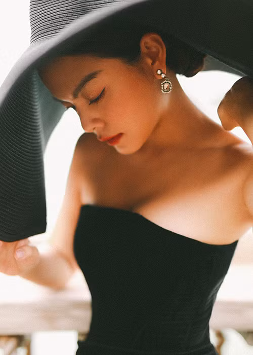 Nữ ca sĩ cho hay, cô rất trân trọng những gì người khác dành cho mình nhưng không thể yêu một chàng trai 9x được.