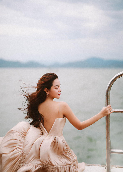 Nhiều người khen ngợi cách xử lý của Phạm Quỳnh Anh trước lời gạ gẫm.