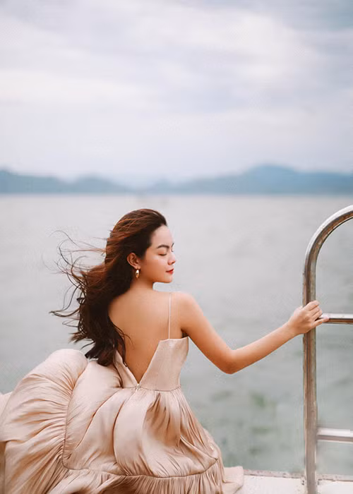 Nhiều người khen ngợi cách xử lý của Phạm Quỳnh Anh trước lời gạ gẫm.