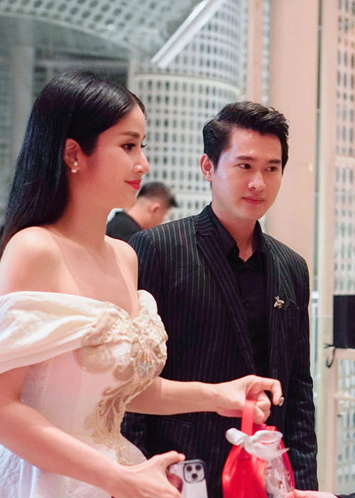 Sau đám cưới, vợ chồng Thảo Trang luôn bên nhau như hình với bóng.