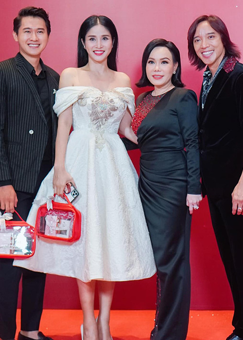 Hình ảnh Thảo Trang được ông xã tháp tùng khi đến dự sự kiện của vợ chồng nghệ sĩ Việt Hương.