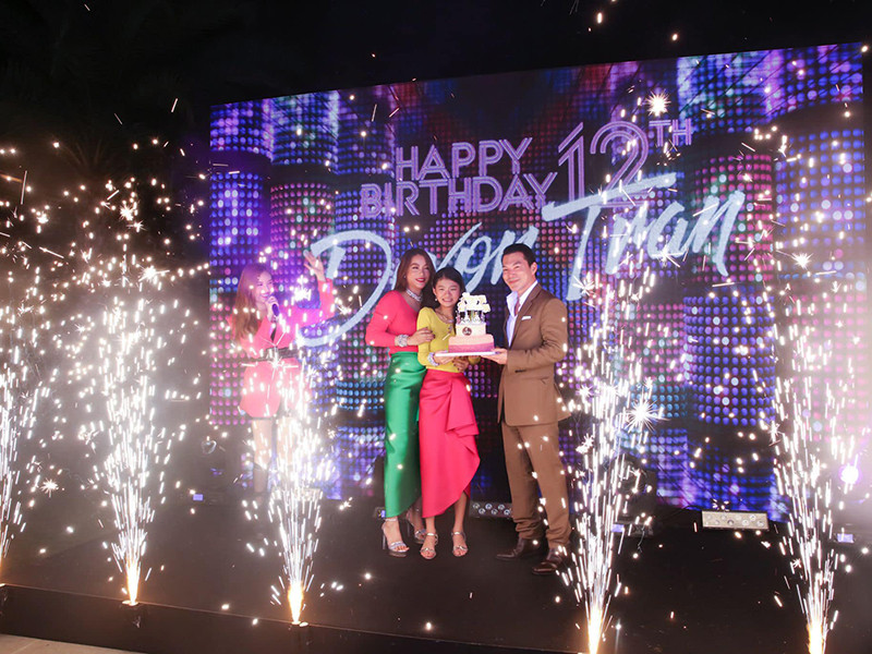 Bảo Tiên - con gái của Trần Bảo Sơn - Trương Ngọc Ánh được bố mẹ tổ chức tiệc sinh nhật hoành tráng khi bước sang tuổi 12.