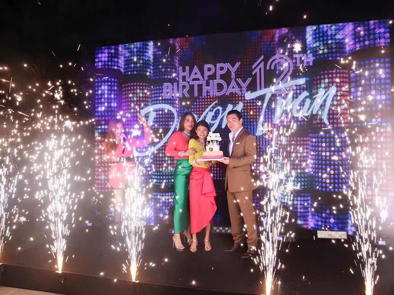 Bảo Tiên - con gái của Trần Bảo Sơn - Trương Ngọc Ánh được bố mẹ tổ chức tiệc sinh nhật hoành tráng khi bước sang tuổi 12.