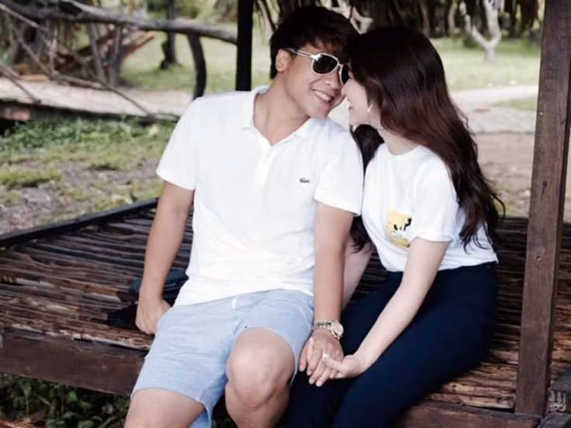 Hòa Minzy hiện tại gắn bó với doanh nhân Minh Hải. Cả hai hẹn hò từ năm 2017 nhưng đến năm 2018 mới công khai.