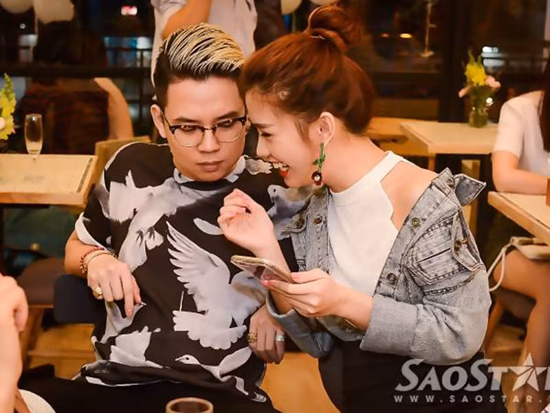 Đôi uyên ương luôn dính như hình với bóng. Ảnh: Saostar