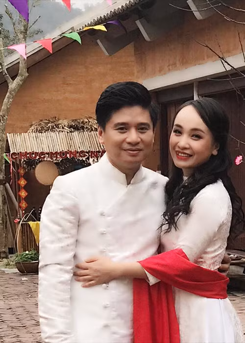 Cặp đôi biết cách gạt bỏ cái tôi, tôn trọng và chia sẻ trên quan điểm xây dựng, không áp đặt hay cấm đoán khi có mâu thuẫn nhỏ.