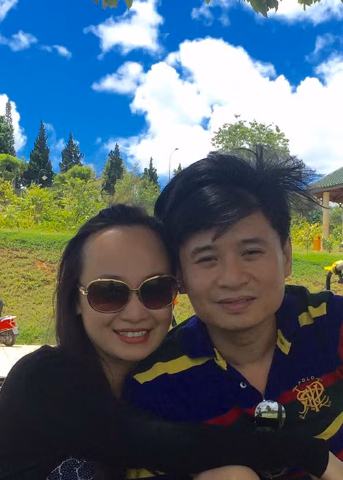 Theo lời Thu Huyền, Tấn Minh không ngần ngại giúp vợ việc nhà.