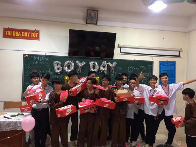 “Tèn ten tưởng Nike nhưng thật ra là tổ ong hường phấn”, bạn Quỳnh chia sẻ. (Ảnh: Vũ Quỳnh)