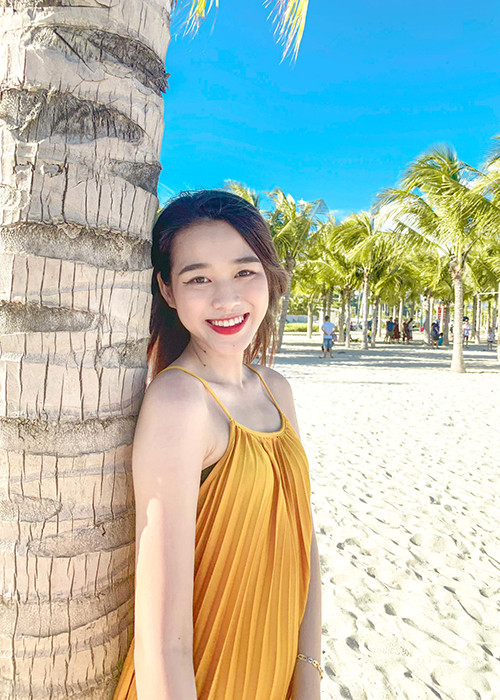 Chia sẻ trên Vietnamnet, chân dài đến từ Thanh Hóa cho biết, để có thể hòa nhập và đáp ứng được các yêu cầu của cuộc thi sắc đẹp, cô kiên trì tập luyện thể hình, trau dồi các kiến thức, kỹ năng.