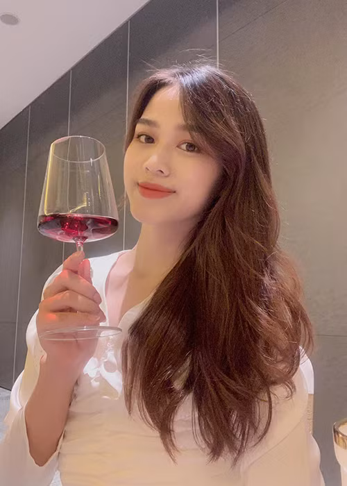 Càng đi sâu tại Hoa hậu Việt Nam 2020, Đỗ Thị Hà ngày càng tỏa sáng.