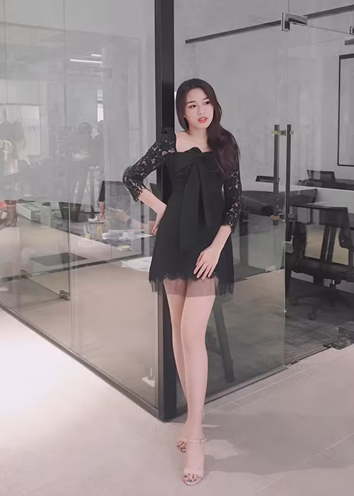 Đỗ Thị Hà chia sẻ trên trang cá nhân, cô từng lọt top 45 cuộc thi Hoa khôi sinh viên Việt Nam 2020.