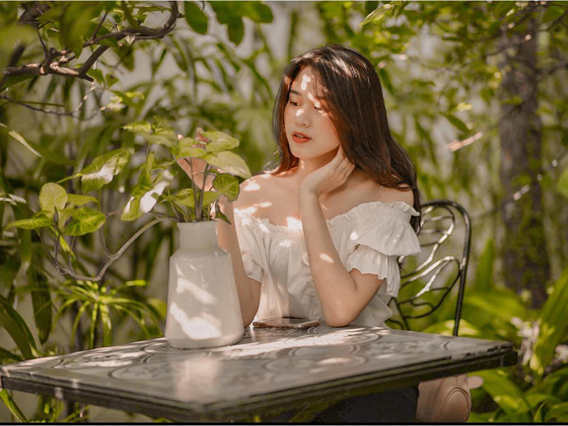 Đỗ Thị Hà thường đi thuê hoặc xin tài trợ từ ban tổ chức về trang phục.