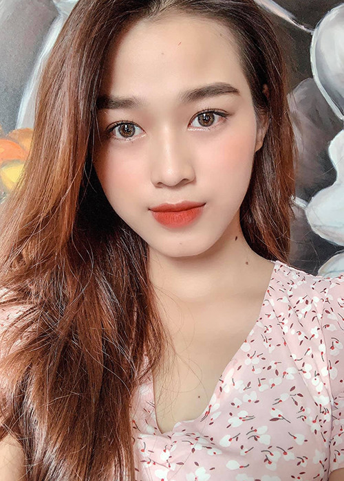 Theo Tiền Phong, 10X giấu gia đình đăng kí dự thi Hoa hậu Việt Nam 2020 nên chỉ tới khi được gọi tên vào bán kết toàn quốc, cô mới gọi điện báo cho người thân.