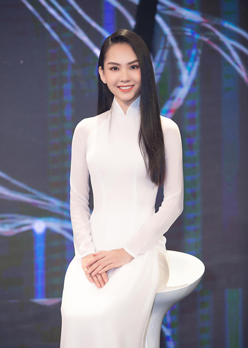 Huỳnh Nguyễn Mai Phương có học vấn tốt. Cô đạt 6.5 IELTS từ khi còn là học sinh lớp 11. Khi mới bước vào Hoa hậu Việt Nam 2020, Mai Phương gặp bất lợi về kỹ năng trình diễn. Tuy nhiên, cô đang dần hoàn thiện. Trước chung kết, cô lọt top 5 Người đẹp Du lịch và Người đẹp tài năng.