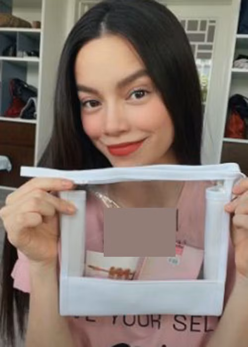 "Đẻ xong mà chị Hà đẹp dữ vậy", "Bà mẹ 3 con mà đẹp và dễ thương quá", người hâm mộ khen ngợi nhan sắc sau 2 tuần sinh con của Hồ Ngọc Hà.