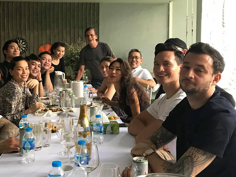 Hà Hồ còn được khen ngợi khi để lộ mặt mộc tươi tắn.