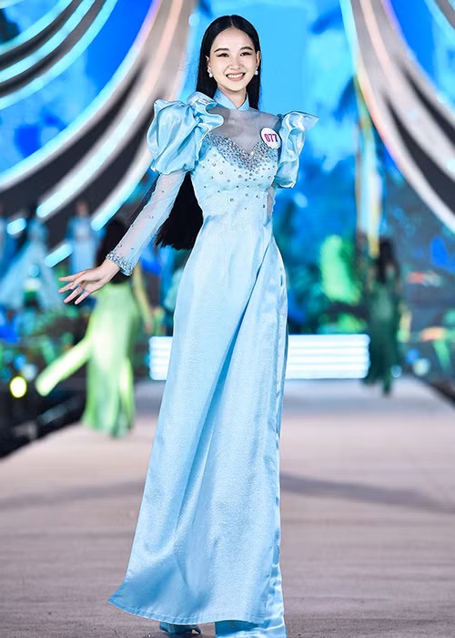 Top 5 Người đẹp Du lịch - Lê Trúc Linh.