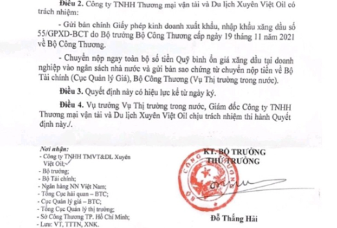 Mới đây, Bộ Công Thương đã ban hành quyết định về việc thu hồi Giấy phép kinh doanh xuất khẩu, nhập khẩu xăng dầu đối với Công ty TNHH Thương mại vận tải và Du lịch Xuyên Việt Oil. Quyết định này được thực hiện sau khi Bộ Công Thương lập Đoàn kiểm tra việc chấp hành các quy định của pháp luật về kinh doanh xăng dầu năm 2023 và có hiệu lực bắt đầu từ ngày 11/8/2023.