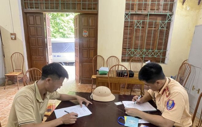 Không nhắc học viên nhường đường xe ưu tiên, thầy dạy lái bị phạt - Hình 2 Khong nhac hoc vien nhuong duong xe uu tien, thay day lai bi phat-Hinh-2