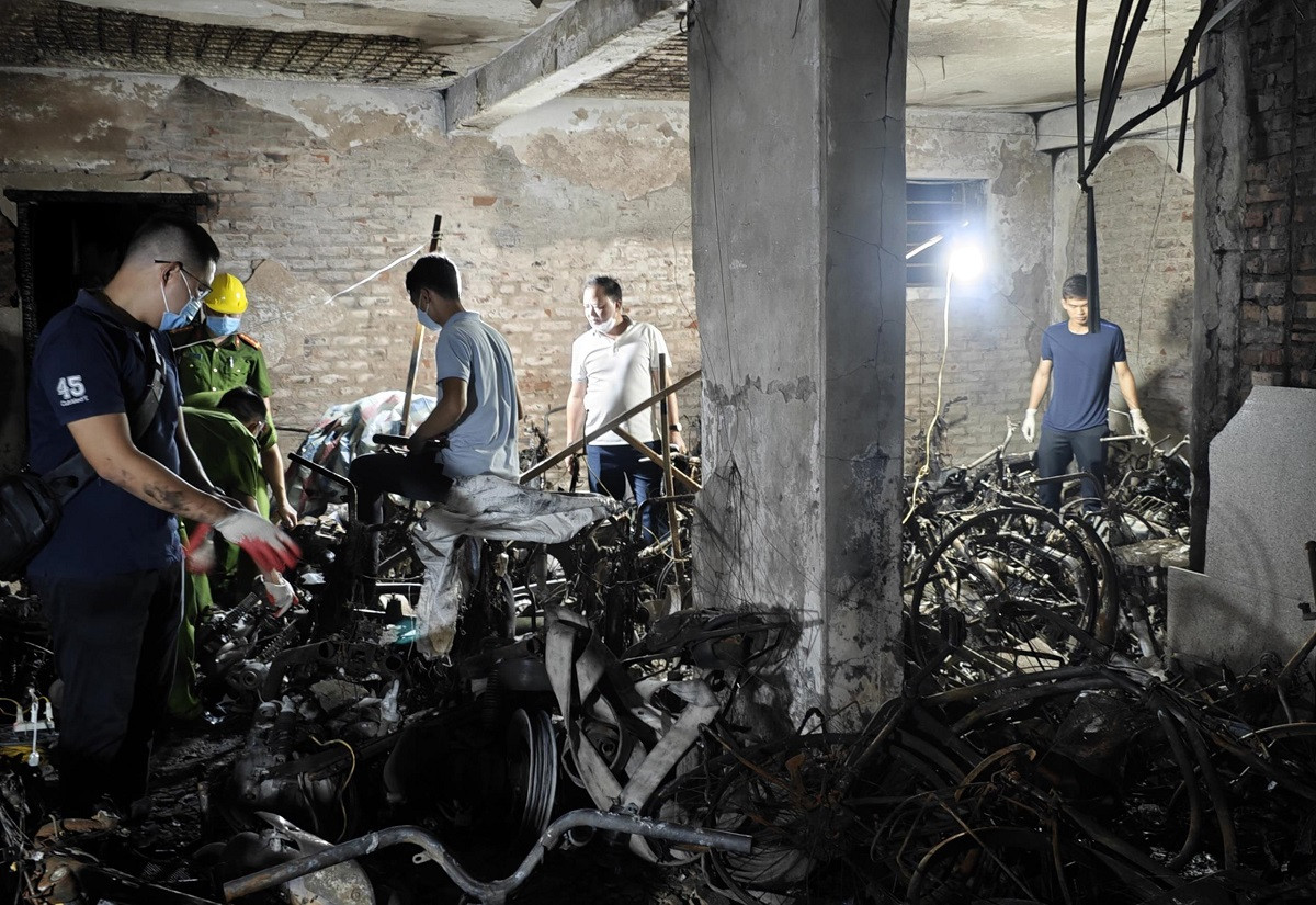 Chay chung cu mini o Ha Noi: Thu truong Cong an noi “thiet hai rat nang ne”