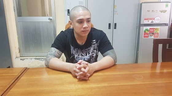 Trong đó, bị cáo Mai Nguyễn Xuân Thành và 17 bị cáo bị đưa ra xét xử về tội cố ý gây thương tích, hủy hoại tài sản và gây rối trật tự công cộng. Bị cáo Hồ Chí Linh và 73 bị cáo bị đưa ra xét xử về tội gây rối trật tự công cộng. Bị cáo Phạm Anh Kiệt, Đào Minh Thiện, Lê Tuấn Kiệt bị đưa ra xét xử về tội cố ý gây thương tích. (Ảnh: Bị cáo Mai Nguyễn Xuân Thành)