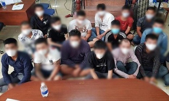 Tối cùng ngày, nhóm của Tuấn B tập trung tại bãi xe của tại phường Tân Tạo A, quận Bình Tân để phân phát hung khí thì nhận tin nhóm của Xuân Thành không đến điểm hẹn mà đến quán Ốc Hương đập phá. Tuấn B cùng nhiều đối tượng tập hợp đến góc đường Kinh Dương Vương - Hậu Giang (phường 12, quận 6) thì bị lực lượng công an trấn áp bắt giữ.