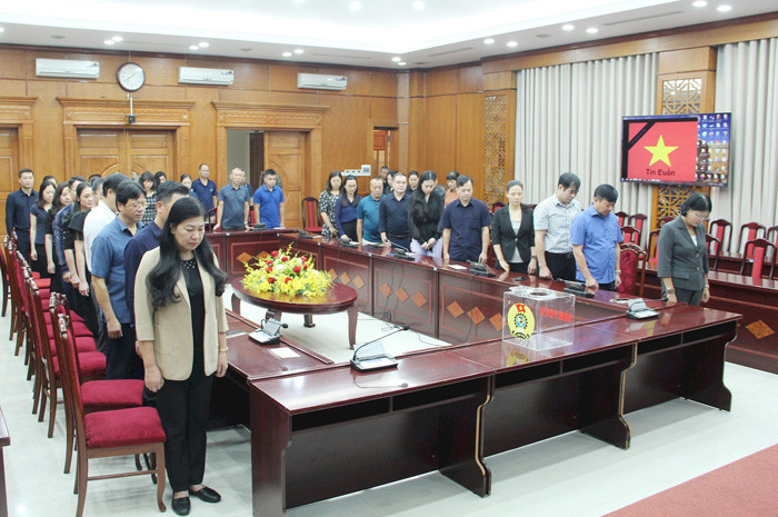 Bi thu Thanh uy Ha Noi quyen gop ung ho cac nan nhan vu chay chung cu mini-Hinh-5