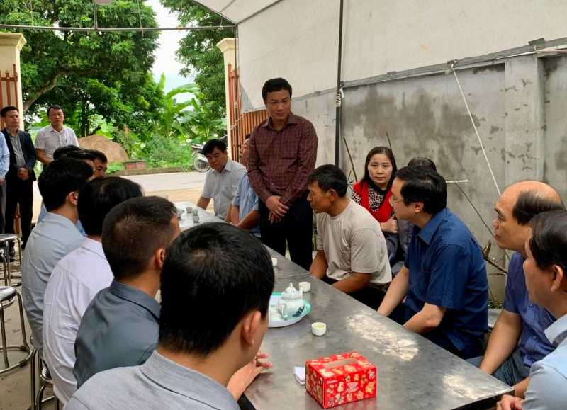 Chu tich tinh Hai Duong tham gia dinh 2 nan nhan vu chay chung cu mini o Ha Noi