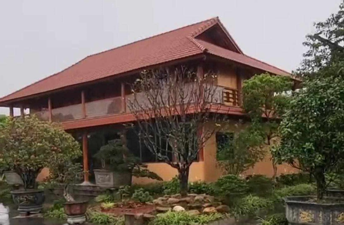 Hai Duong: Mot ho dan xay dung biet phu trai phep tren dat nong nghiep-Hinh-2