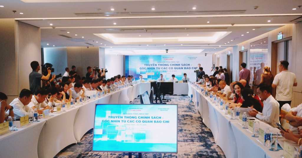 Diễn đàn Tổng Biên tập: Bắt tay thực hiện hiệu quả truyền thông chính sách - Hình 2 Dien dan Tong Bien tap: Bat tay thuc hien hieu qua truyen thong chinh sach-Hinh-2