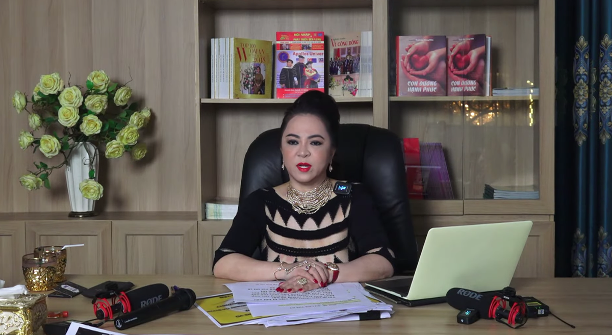 Trước phiên xét xử diễn ra, luật sư bảo vệ quyền lợi của ông Nguyễn Đức Hiển (Phó Tổng biên tập Báo Pháp luật TPHCM) và đại diện những người có quyền lợi nghĩa vụ liên quan đã có đơn kiến nghị, yêu cầu xem xét lại tư cách tố tụng. Về nội dung này, đại diện TAND TPHCM cho biết, hiện những đơn kiến nghị này đã được Văn phòng TAND chuyển đến HĐXX. Việc xác định tư cách tham gia tố tụng của những đương sự này sẽ được HĐXX xem xét tại phiên tòa.