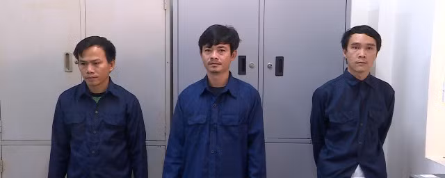 4 cán bộ Hải quan nhận hối lộ, tiếp tay nhập lậu hàng Trung Quốc - Hình 2 4 can bo Hai quan nhan hoi lo, tiep tay nhap lau hang Trung Quoc-Hinh-2