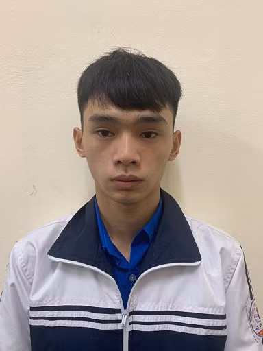 Hai Duong: Khoi to, bat tam giam nam sinh lop 12 mua ban co “Tobaco”